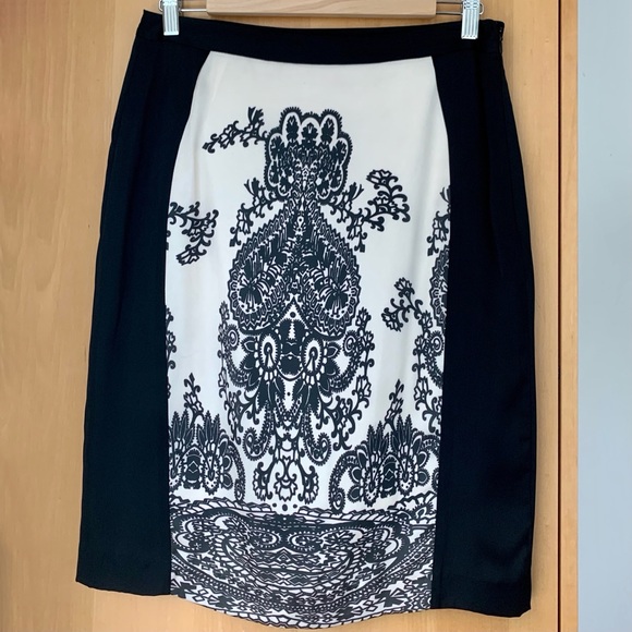 Gorgeous pencil satin/silk skirt with lacey print - Picture 2 of 7